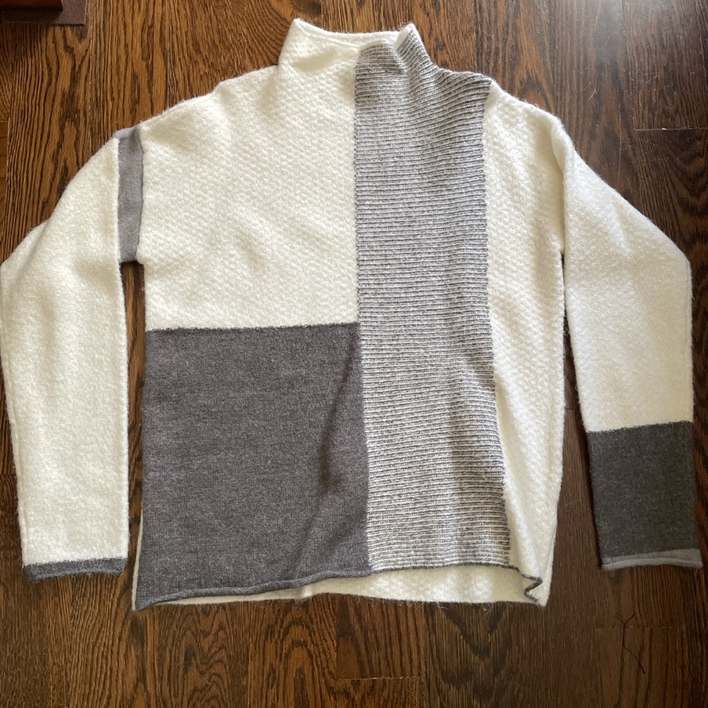 CYRUS Women’s Mockneck Sweater